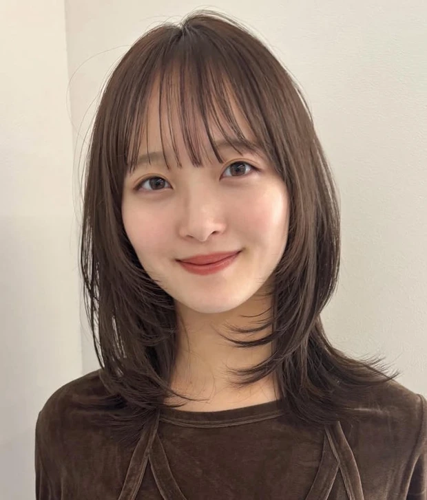 前髪あり ミディアム ミディアムヘア 顔まわりレイヤー