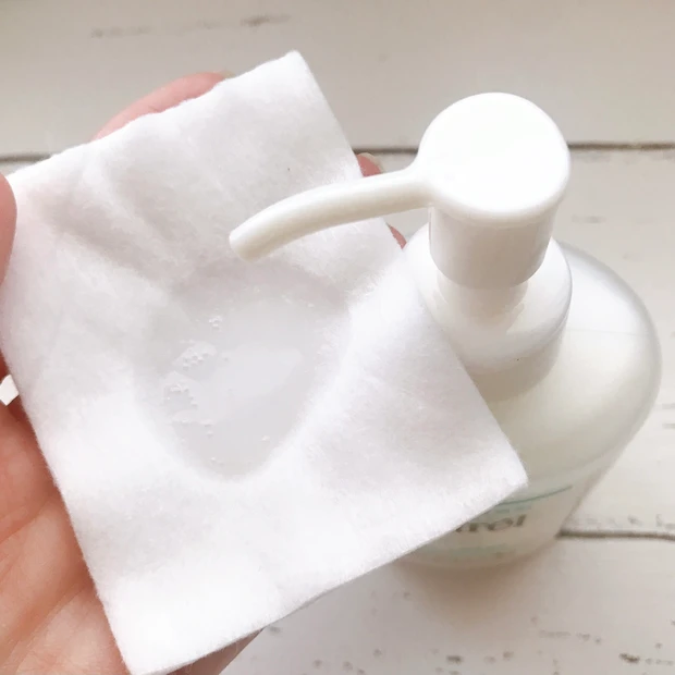 キュレル　乳液ケアメイク落とし　テクスチャー