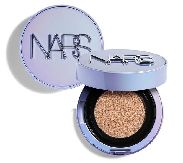 NARSのクリスマスコフレ コズミック ライトリフレクティング セラムクッションファンデーション ケース