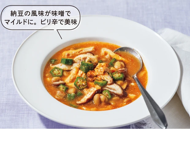 納豆とオクラ、油揚げのピリ辛味噌スープ