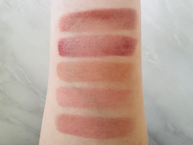 KATEのリップモンスターのスウォッチ／ティッシュオフ(EX-1 焦がした茶葉の余韻、EX-2 501年熟成ワイン煮、EX-3 生焼けパンケーキ、EX-4 ピンクバナナホイップ、EX-5 ヴァンパイアフラッペ)