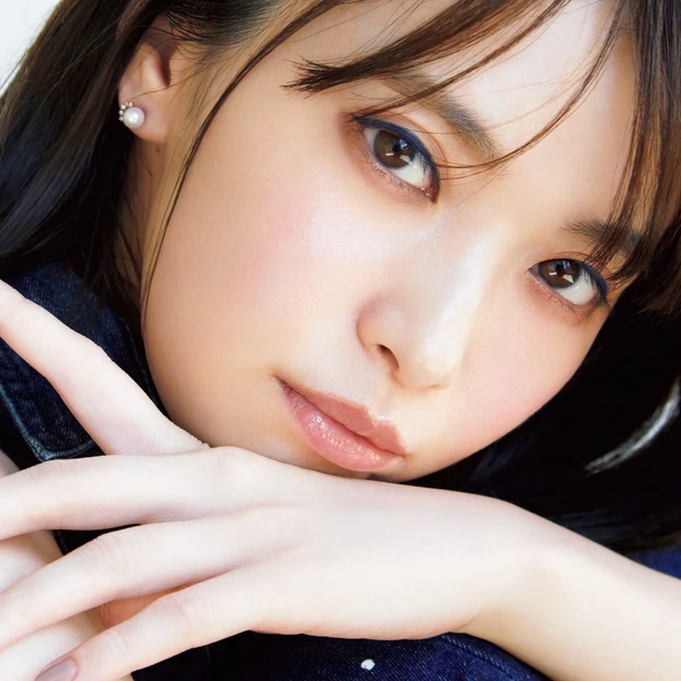 河北流秋メイク！ 深ネイビーラインで媚びない色気を演出