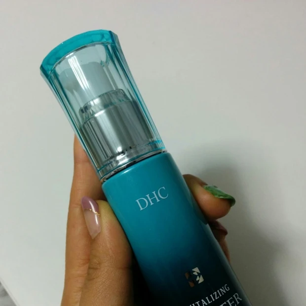 化粧品の科学はここまできた！DDSを応用した新美容液 "DHCリバイタライジング ブースターセラム"