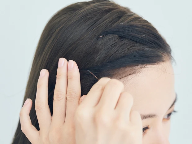 山本舞香さんもひと目ボレ♡ ルイ・ヴィトンのヘアクリップでシンプルなダウンスタイルをこなれた雰囲気に_6