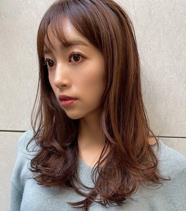 骨格ウェーブ に似合う髪型 ヘアスタイル特集 ふわっとニュアンスのミディアム ロング マキアオンライン Maquia Online