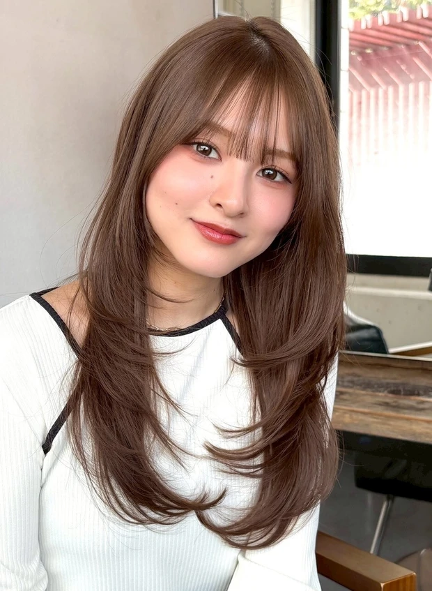 髪型　ロング　レイヤーカット　ロングヘア　前髪あり　スタイリング