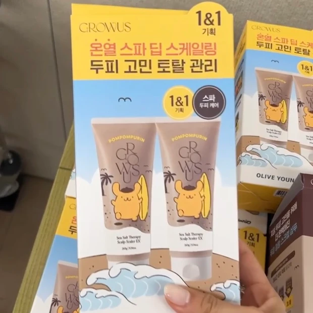 韓国のOLIVEYOUNG(オリーブヤング)×サンリオコラボアイテム GROWUS 日焼けポムポムプリン×シーソルトセラピースカルプスケーラーEX