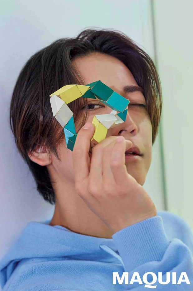 マキア　亀梨和也　亀カメラ中面カット　表紙　2025年10月号 特別版