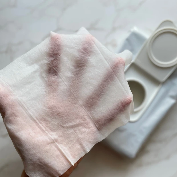 手の平からはみ出す大判シート。ランジェットデマキアントヴィサージュ