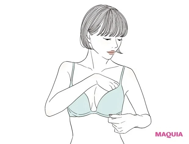 ブラジャーの正しい基本のつけ方_2 カップに胸を入れ込む