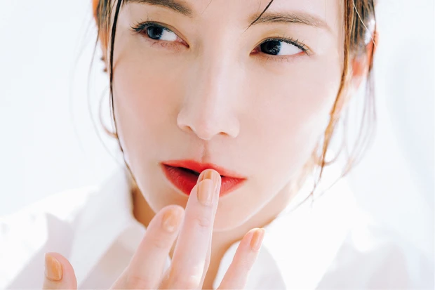 40代メイク オトナだからこそカジュアルに。赤リップの力を借りる