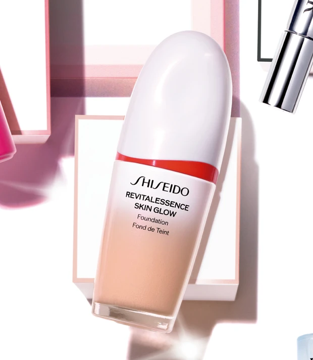 エッセンス スキングロウ ファンデーション