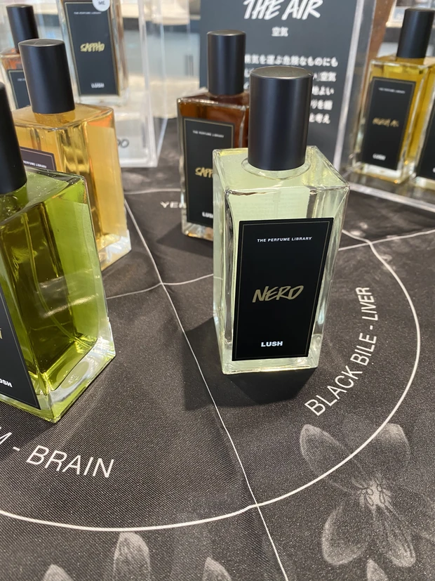 オンラインですぐ完売した香水。_3_1