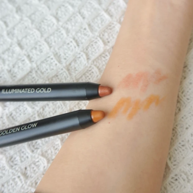 【uneven/アニヴェン】プチプラで今っぽオシャレカラー!肌なじみ抜群ゴールドカラーのマルチスティックでメイク。_5