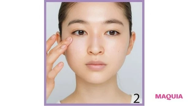 コントロールカラーを塗る様子