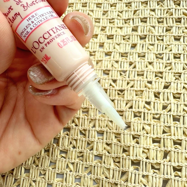 【32歳2児ママのリアルなポーチの中身】基本的に化粧直しはしませんが、これだけは！というものを厳選しています！アラサーのリアルなポーチの中身の紹介です✩︎_3_1