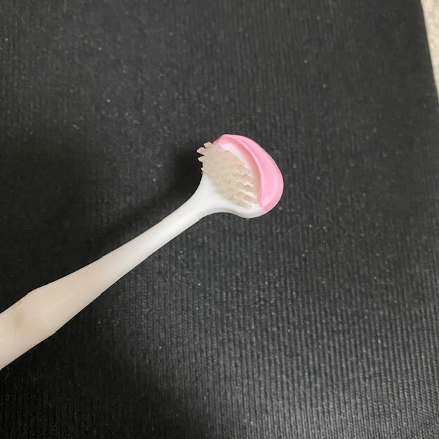 舌ケアしてますか？♡歯磨きだけでは口臭は予防できない！舌磨きをして、口臭0の口元へ♡_2_2
