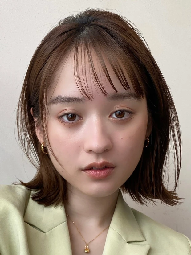 ヘアカタログ　ボブ　ボブヘア　前髪あり　正面