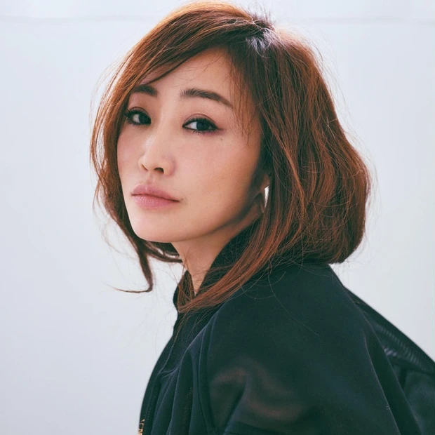 【7位】神崎 恵さんがメイク×ファッション提案。秋のヌーディメイクには辛口盛りコーデが相性◎