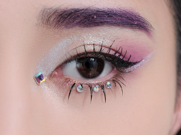 【Y3Kメイク】のやり方をGYUTAE(ギュテ)さんが解説。「攻め」だけで終わらない究極テクニック_6