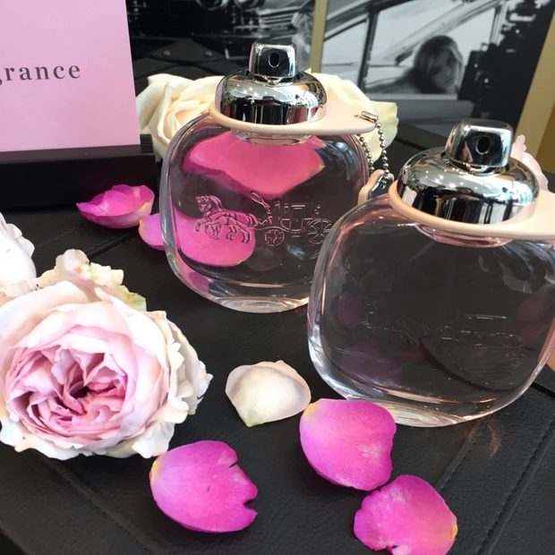 ブランド創立75周年を記念したコーチ オードトワレ11/10 全国4店舗先行発売→2017.1/11全国発売 現代的で自立した女性を思い描いた香り。スプレーキャップのコーチのバッグにあしらわれいる留め金「ターンロック」がブランドを象徴。