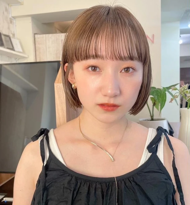 【6位】【美人見えのミニボブ】頭が小さく、首元がほっそり見える! ベージュカラーの大人のボブヘア
