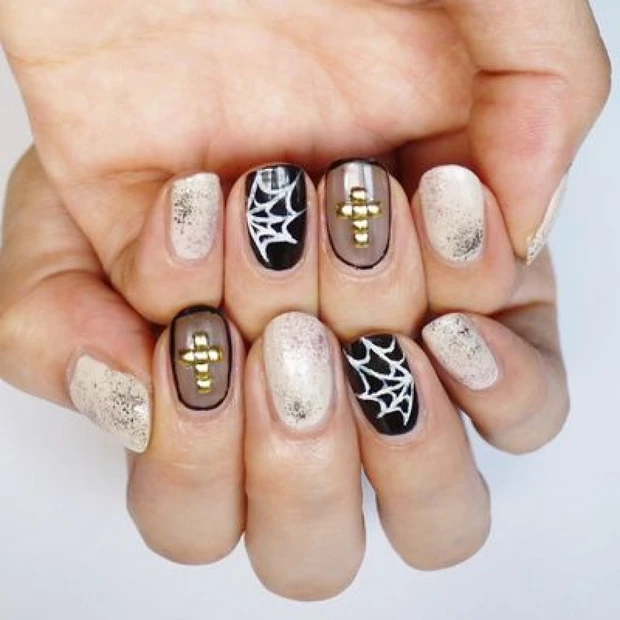 辛口アートでさりげなく! クールな大人のハロウィンネイル【ギ☆のセルフネ…