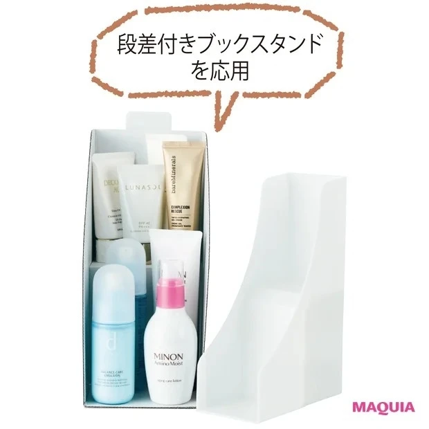100均で買えるコスメ収納グッズ_右:2段式コミックスタンド ホワイト ¥110/Seria 左:ブックスタンド(コミック・文庫本用)¥110/DAISO