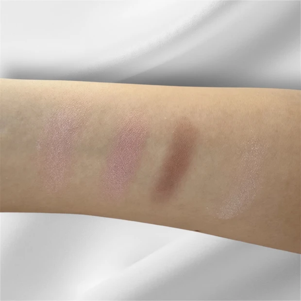 肌にのせたカラー画像