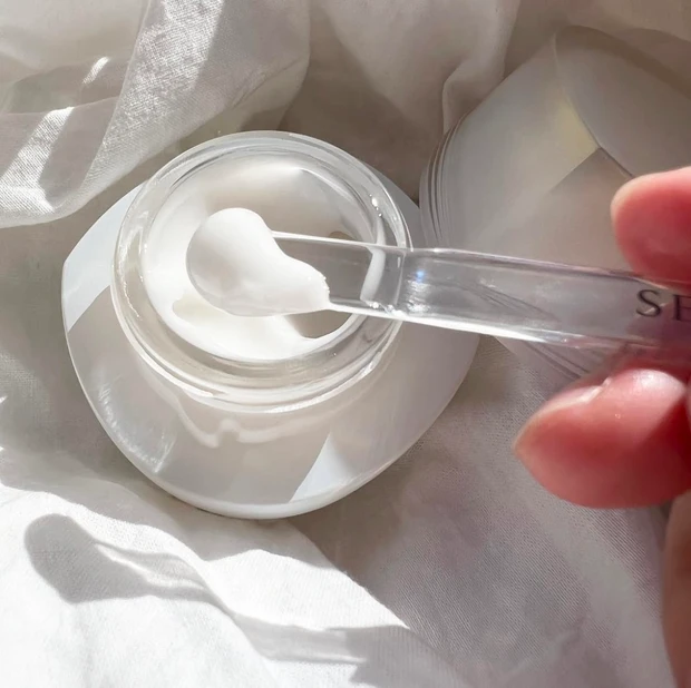 【最愛クリーム】SENSAI［センサイ］AS イルミナティブクリーム（全顔用抗シワ設計）でシワ改善しながらうるおい・ハリ・ツヤ・キメ全て叶える！_4_1