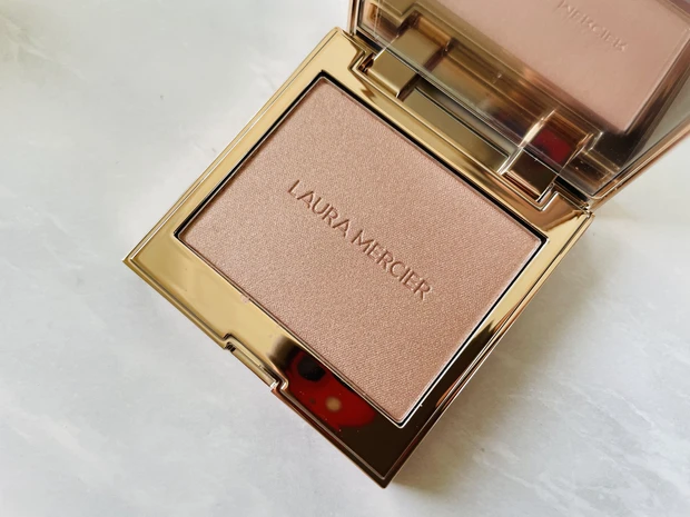 夏はツヤ肌!【ローラメルシエ】のアイテム達で濡れたようなツヤ感を演出してメイクをより一層楽しみませんか?_2