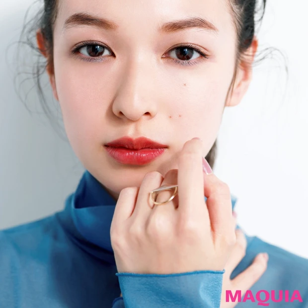 イエベ肌の透明感アップ! 華やぐポピーレッドLIPで大人見え