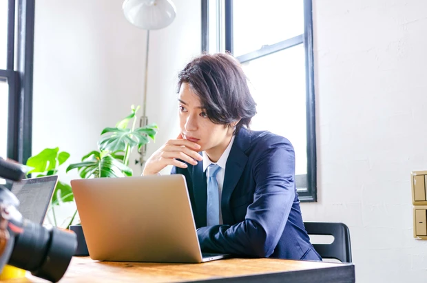 塩野瑛久さんが「エレガンス」キャンペーンモデルに就任！ 7色の秋新色リップ×7つのキスストーリーを公開