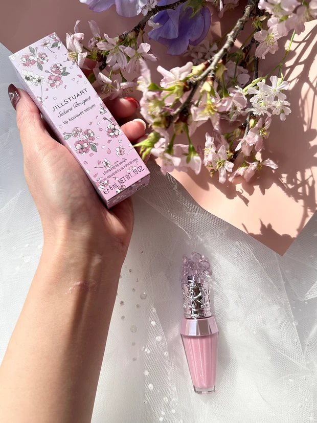 ジルスチュアートの桜シリーズ♡
見るたびにテンションあがるリップをご紹介♪
【Crystal Bloom
Sakura Bouquet 105 cherry blossom petals】
_3_1