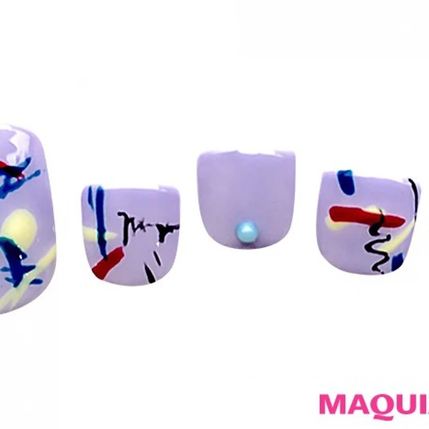 秋ファッションと相性バッチリ！ 「ペイント柄ネイル」×「モーヴパステル」…