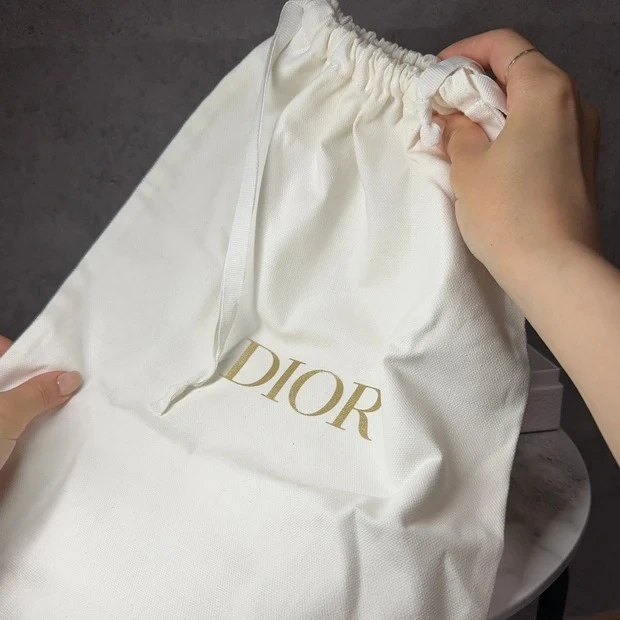 【最新】ディオールの「バースデーギフト」の中身をレビュー_【2024年度クリスタル会員】ミス ディオール トラベルセット(2024年5月)_巾着ポーチ