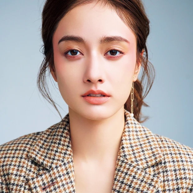 チーク　お洒落　こめかみ　メイク