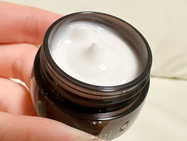 【MAQUIA5月号】オバジが試せる豪華付録版も!自信が持てる肌とメイク。_3