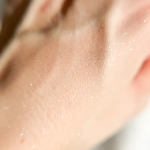 【まるでハイライト】“パールの輝き×濡れツヤ”叶えるフェイスパウダー！「エレガンス アティミエル ヴェール」_4