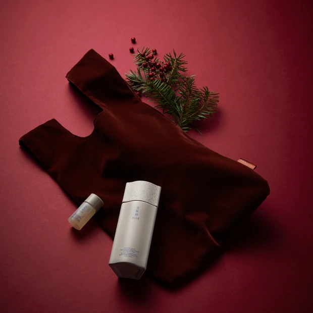 「雪肌精 BLUE」初のホリデー限定キットが登場！ 12月発売の新製品が入った全2種【クリスマスコフレ2025】