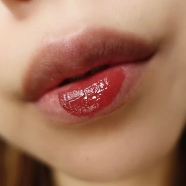 Ririmew リリミュウ センシュアルフィックスティント プチプラコスメ プチプラティント プチプラリップ ティントリップ 指原莉乃 さっしー プロデュース ツヤ 高発色 LOFT ロフト PLAZA プラザ 01 カーディナルローズ