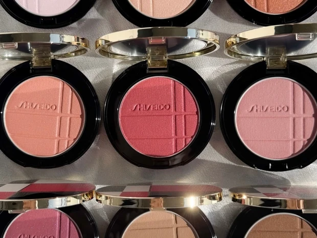 【SHISEIDO新作】フェイス＆アイカラー「カラー＋グロウ エンハンサー」全9色をスウォッチ！