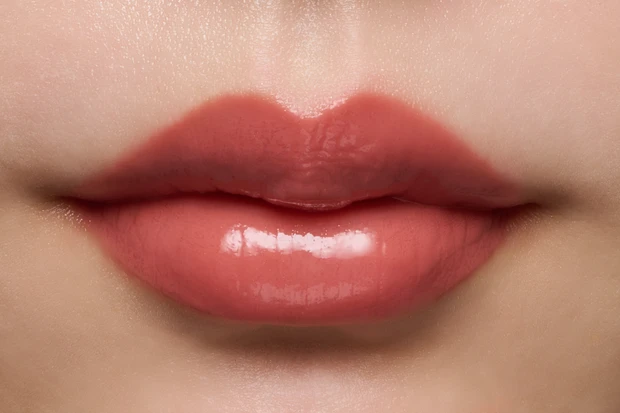 イエベ秋　シャネル　リップ ル ルージュ デュオ ウルトラ トゥニュ　154　リップ　インテンス キャラメル　限定　キャメル スウォッチ