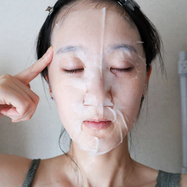 シートマスク使用画像