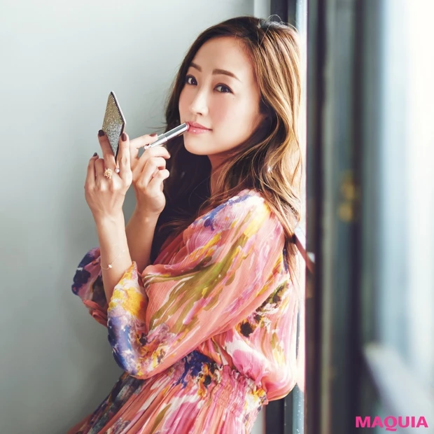 【神崎恵さんのリピ買いコスメ】鮮度の高い女に見せるコツも特別公開！