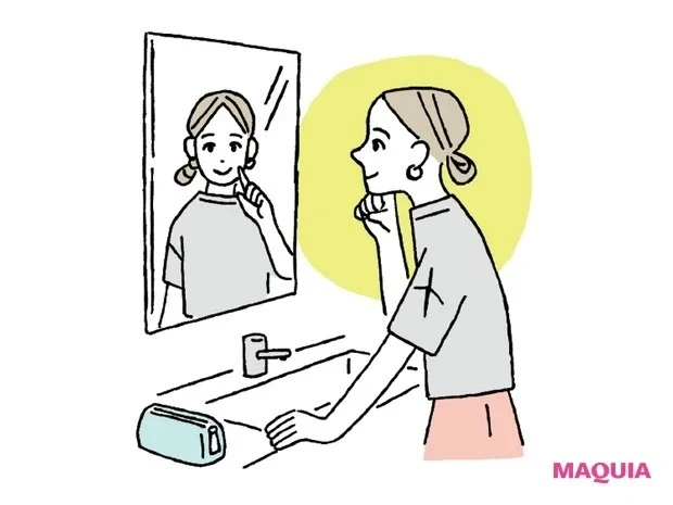 「脳疲労」を元気にする脳ケア_メイク直しをするときに鏡で自分の顔を見る