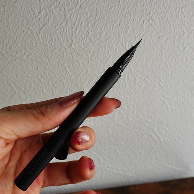 Celvoke シュアネス アイライナーリキッド C 05 ダスクブルーの物撮り