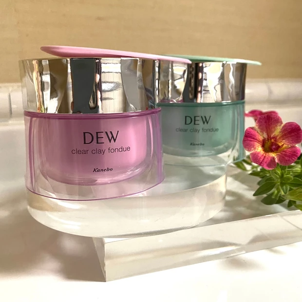 ティファニーブルー色の数量限定のクレイパックはアロマミントの香り。とろ〜りとつぶつぶで角質ケア。_1_1