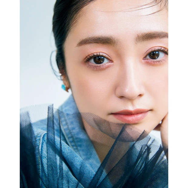 安達祐実さんの夏メイク。プチプラで冒険！ 密度高めのふわふわソフト眉にT…