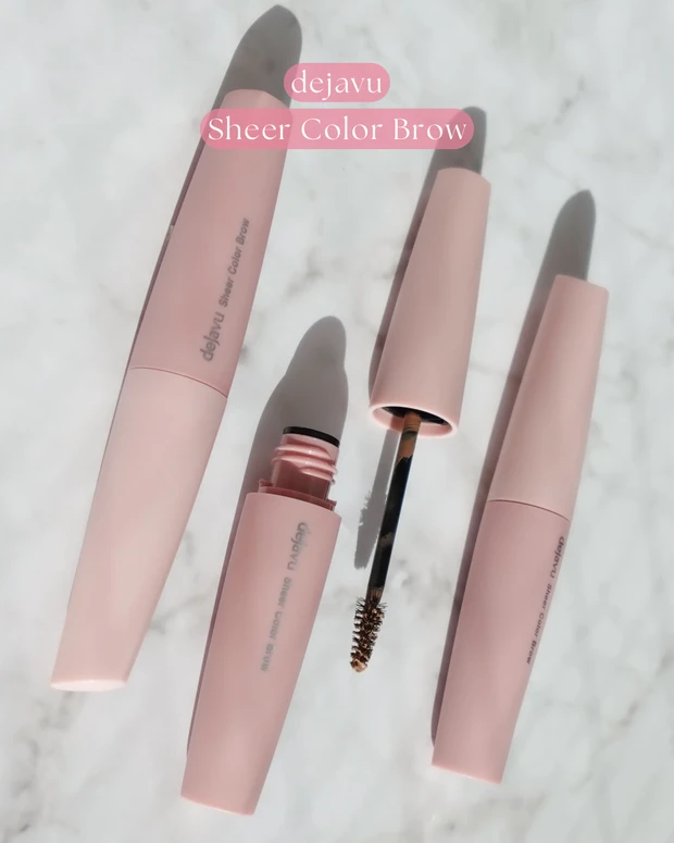 デジャヴュ シアーカラーブロウのパッケージ写真。990円（税込）の眉マスカラ